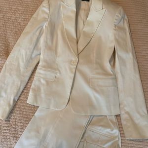 Tahari White 2-Piece Pant Suite